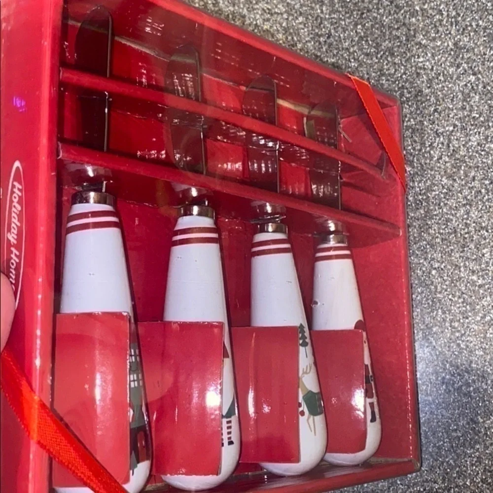 4-Piece Cheese Spread Holiday Knives NWT